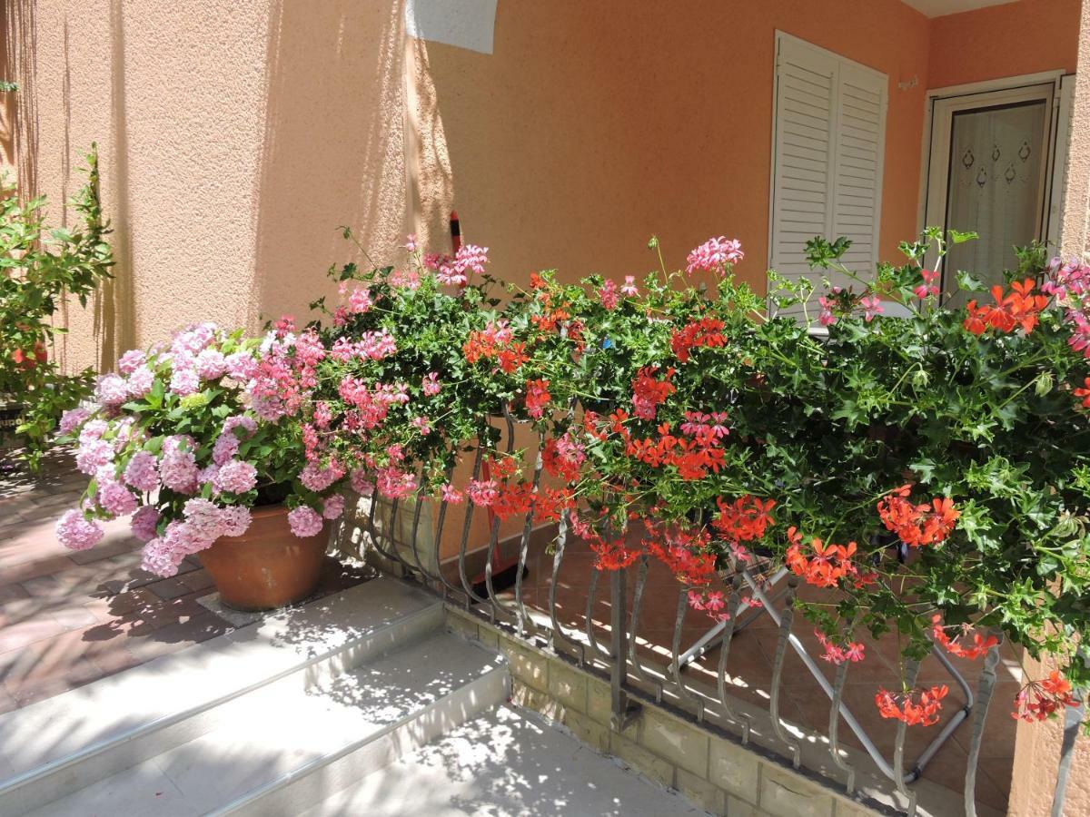 Neda Apartmani Mali Lošinj Exterior foto